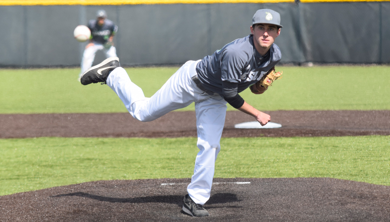 Baseball Wraps Up Regular Season at Holy Cross