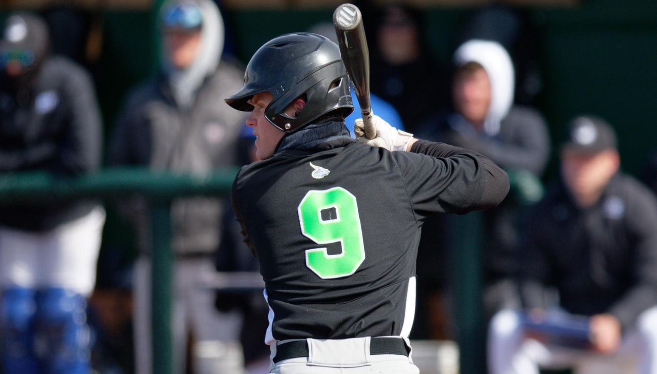 Gryniewicz Leads Lynx to Doubleheader Split with Rivier