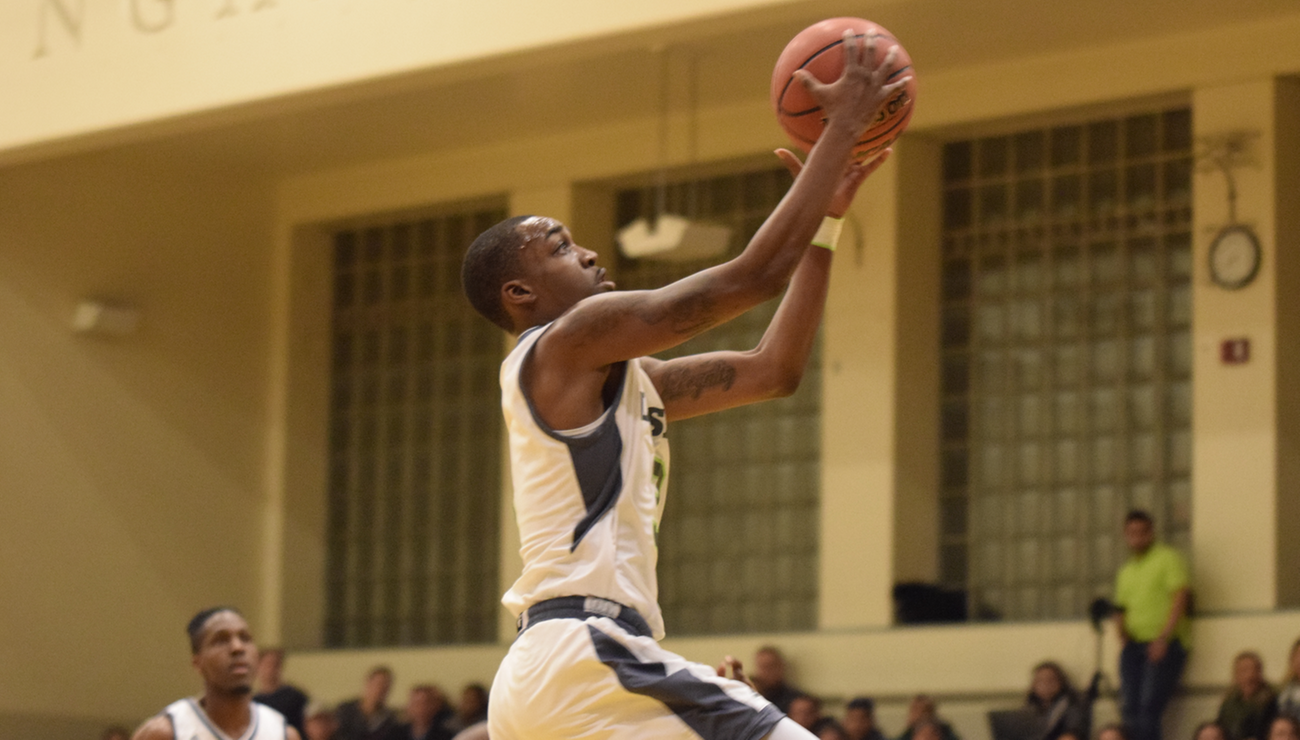 Men's Basketball Splits Season Series with Mariners