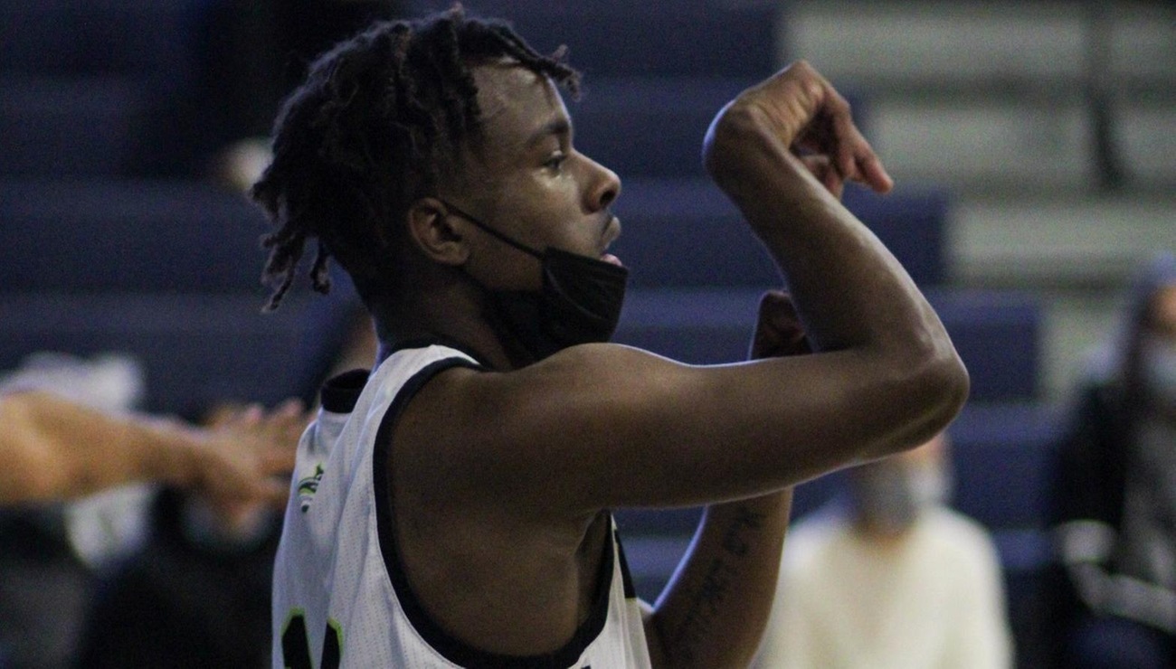 Howard's 20-10 Game Cannot Lift Lynx Over Pilgrims