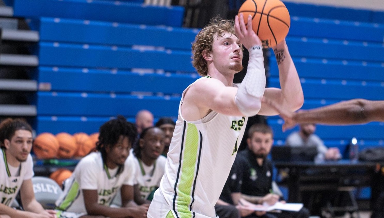 Men's hoops falls to UMaine Farmington 97-70
