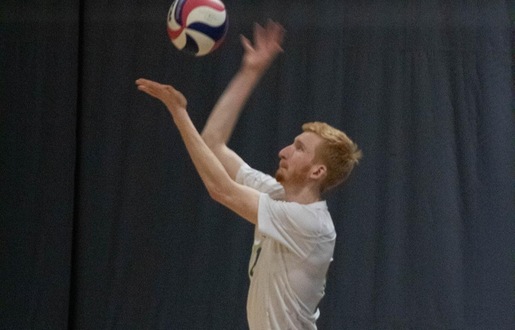 Lynx Battle Late, But Fall to Bulldogs