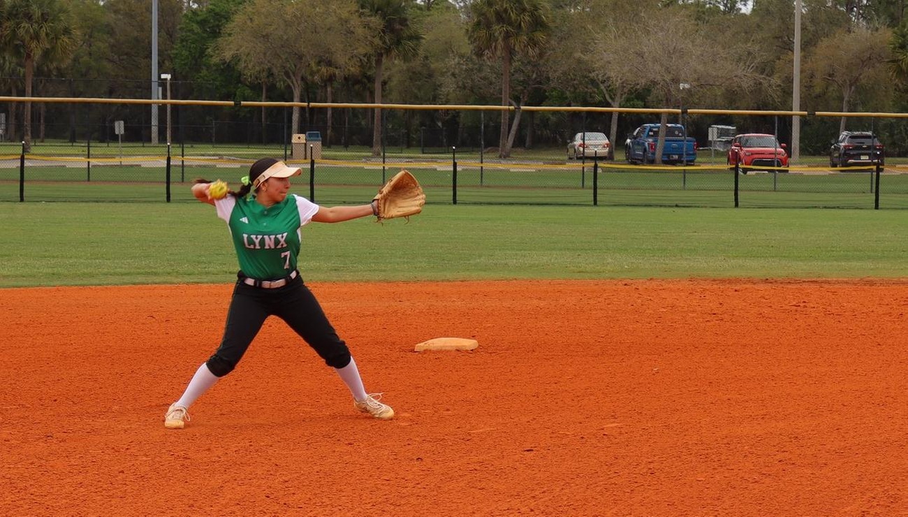 Softball Falls To Thomas in Doubleheader