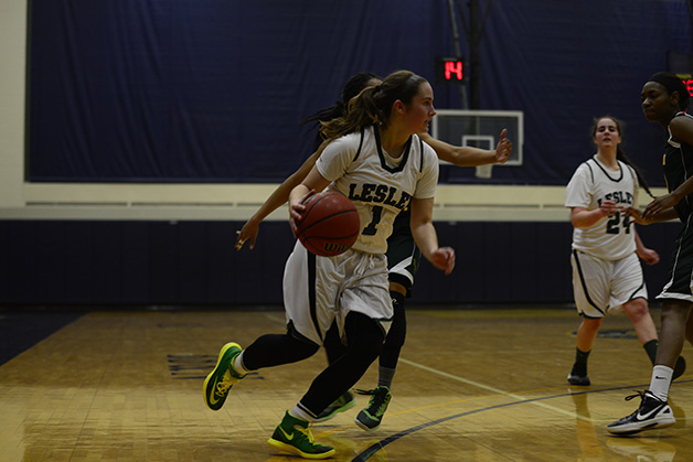 Late Run Sends Women's Basketball Past Bay Path