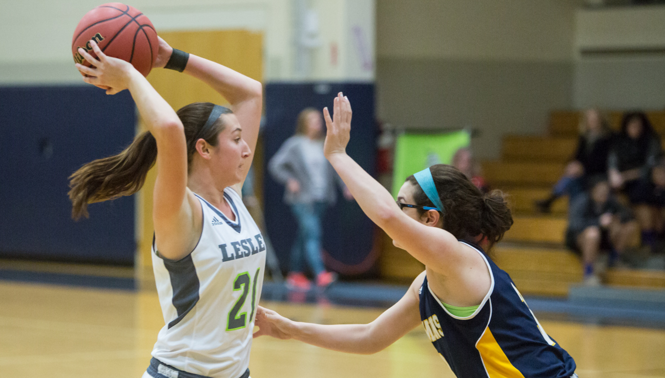 Wildcats Claw Past Women's Basketball