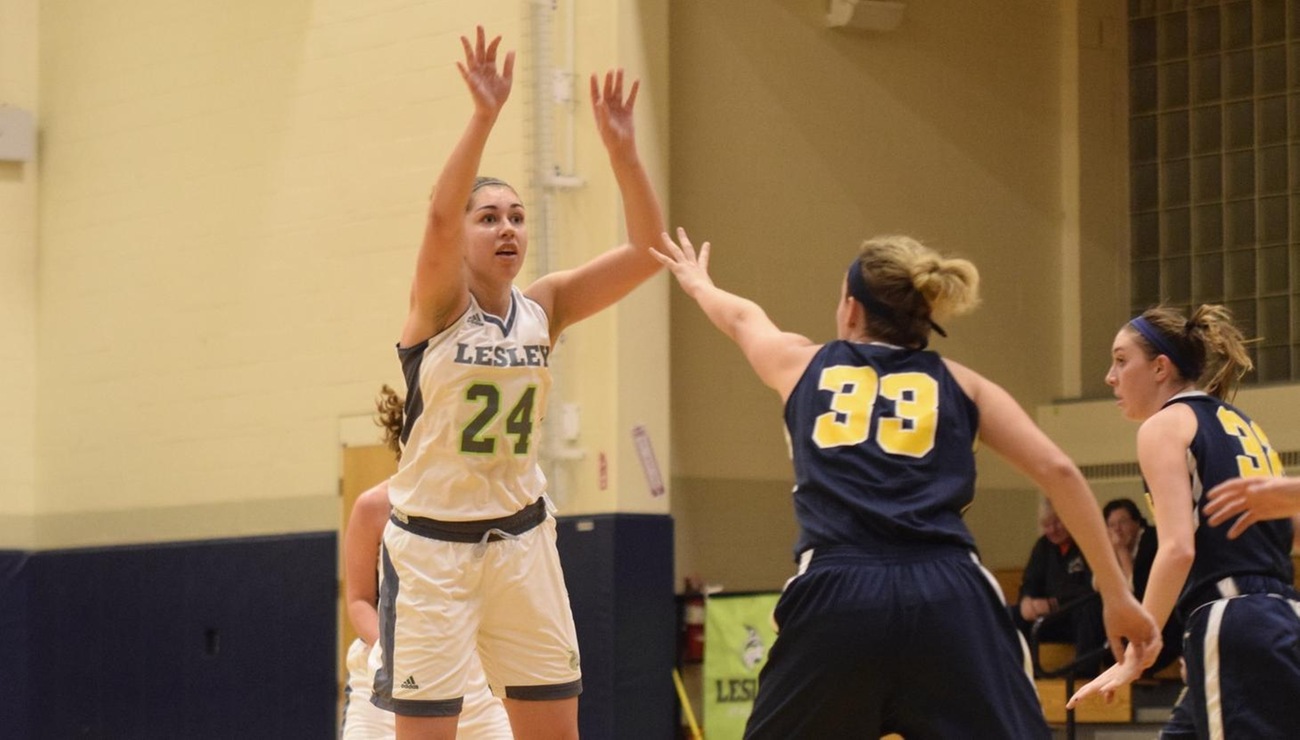 Jones Sets Rebound Record as Women's Basketball Downs Owls