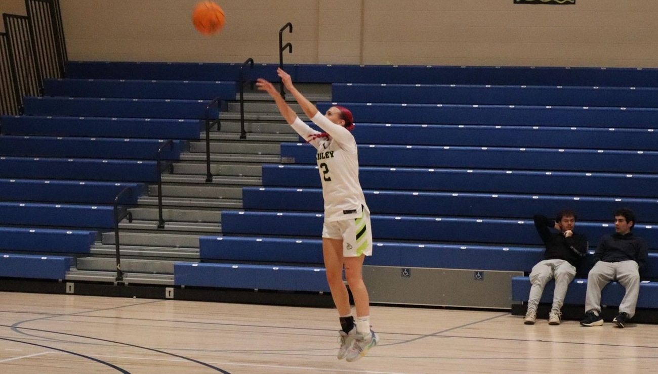 Eagles Ride Out Big First Half to Top Women's Hoops, 87-59