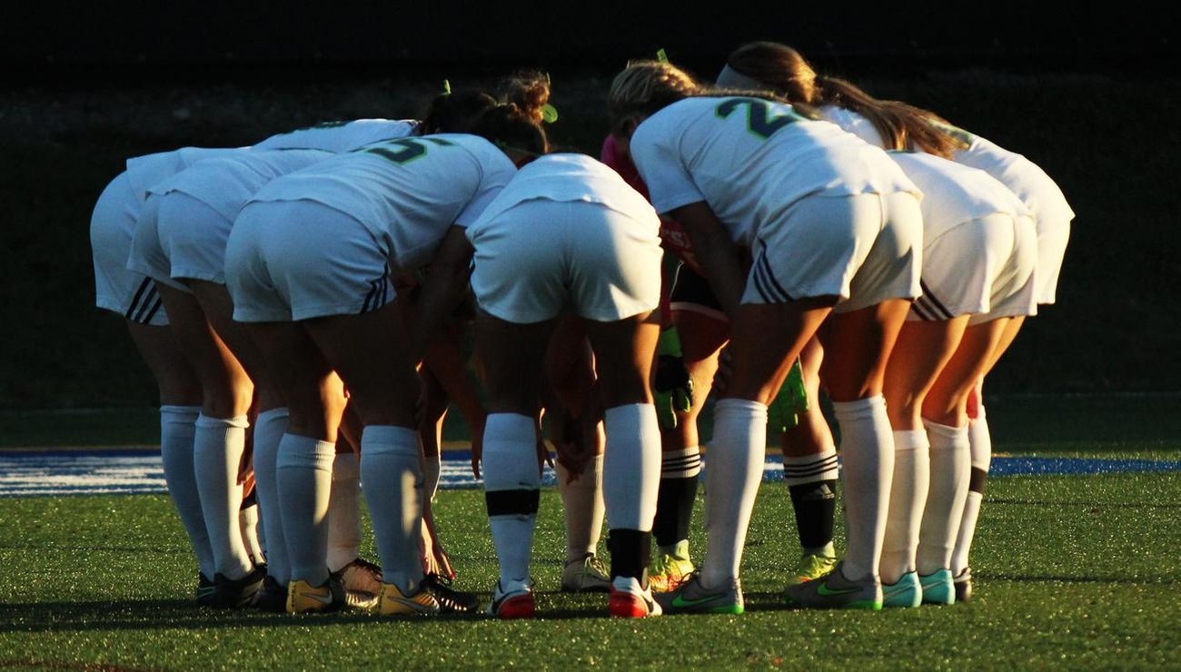 Mitchell, Gaan Lift Lynx Over No.10 Brandeis