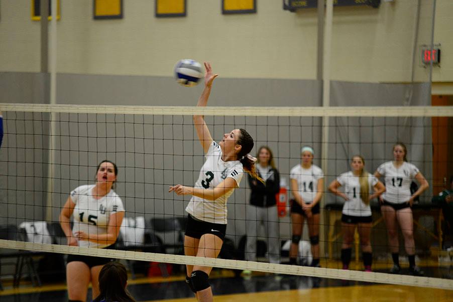 Women's Volleyball Tops SVC in Regular Season Finale