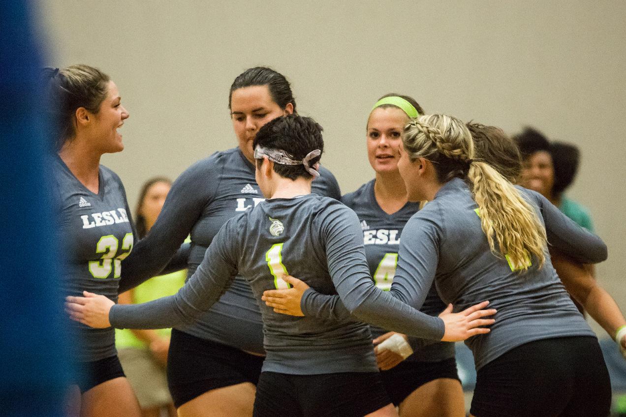 Women's Volleyball Sweeps Tri-Match at Becker
