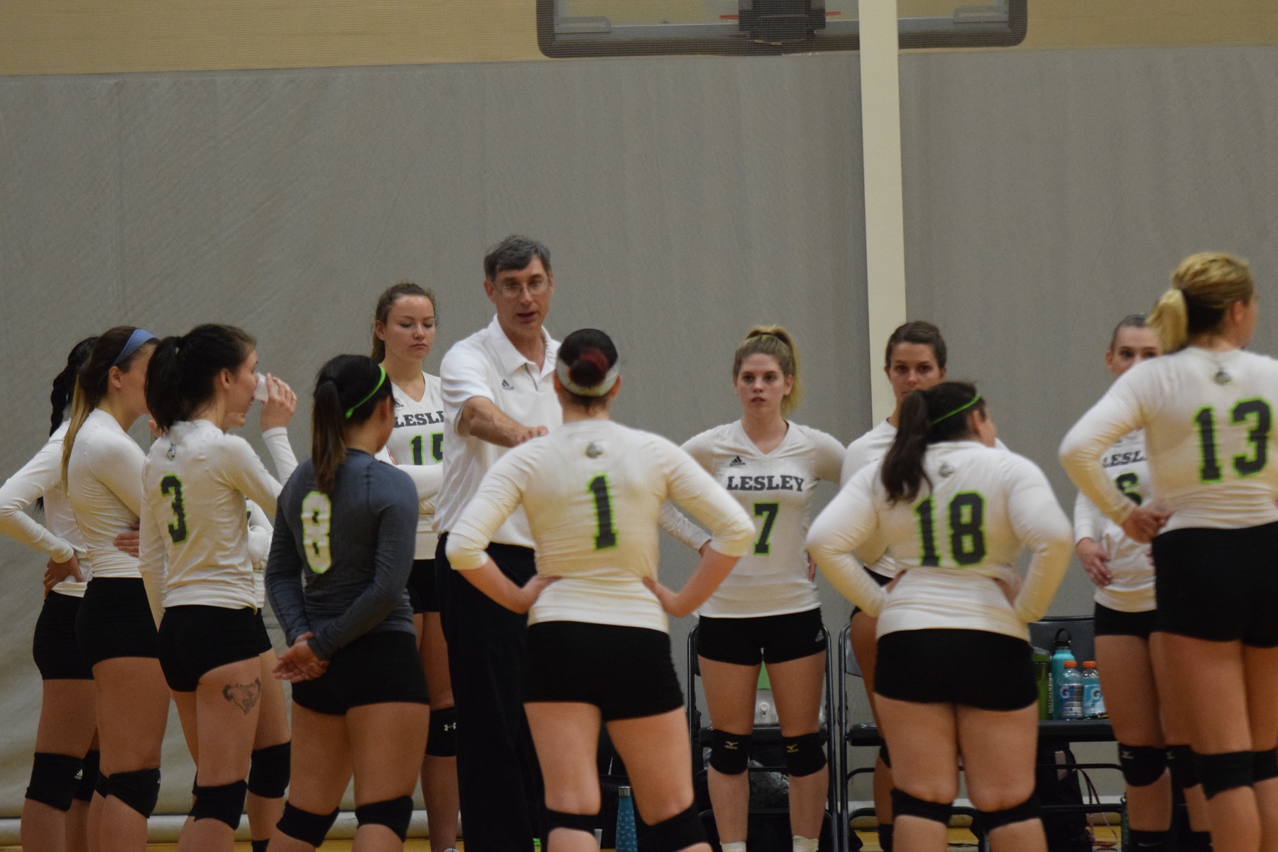 Falcons Soar Over Lynx in 3 Sets
