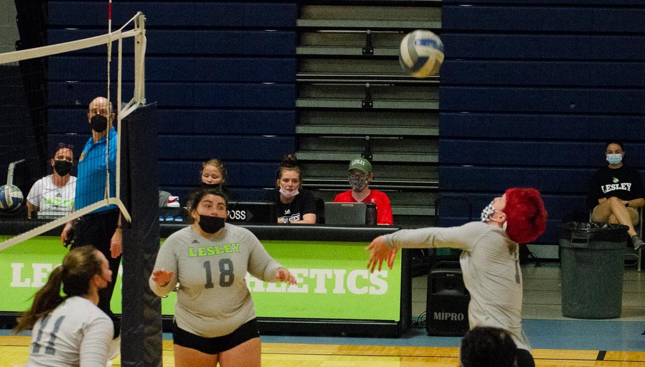 Lynx Fall in Three Sets in First Conference Match