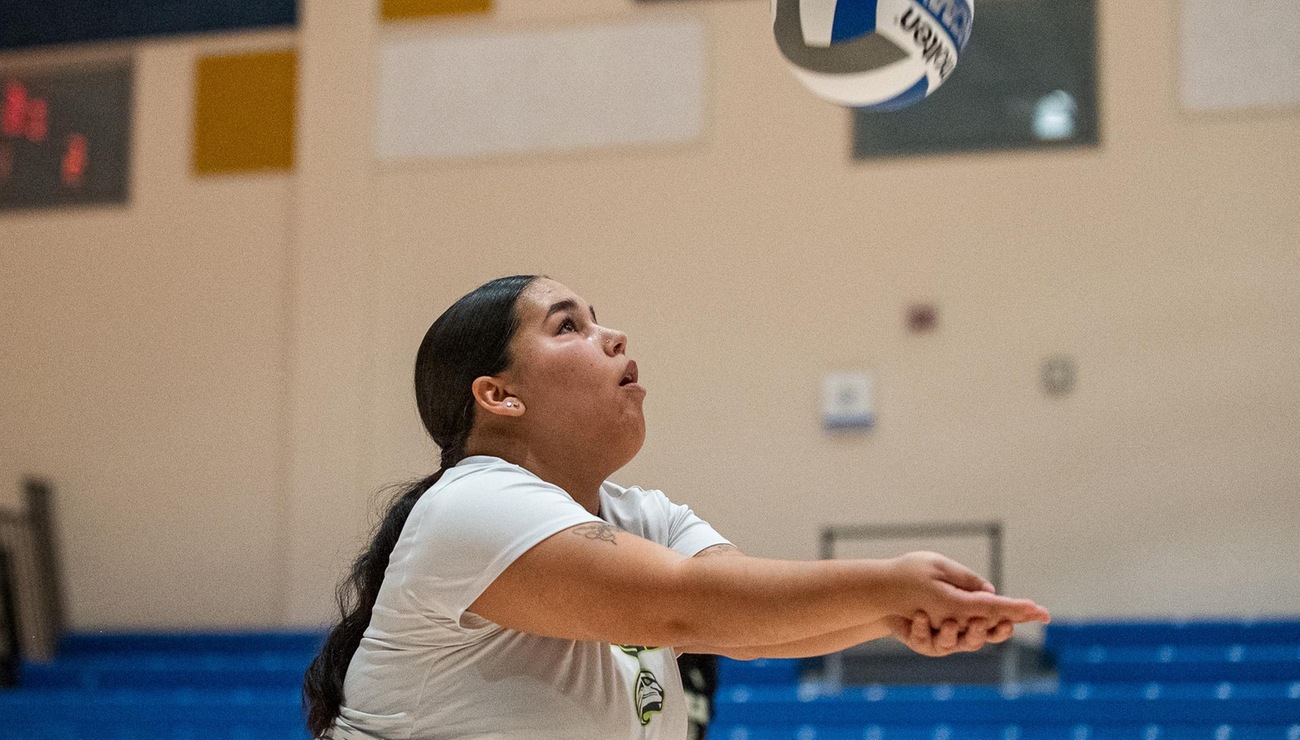 Volleyball Falls to MMA on the Road, 3-0