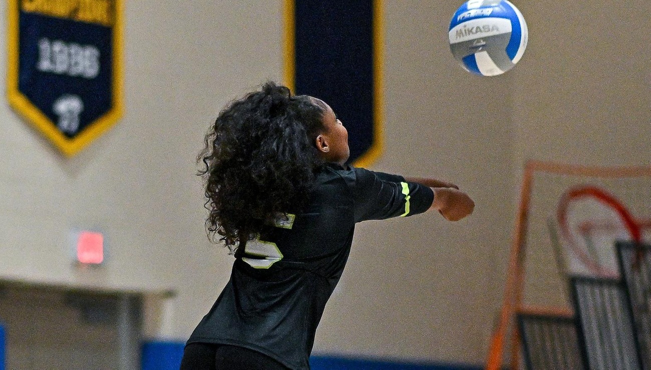 Hall-Johnson Sets Single-Match Record; Lynx Fall in 3-2 Heartbreaker to Lyndon